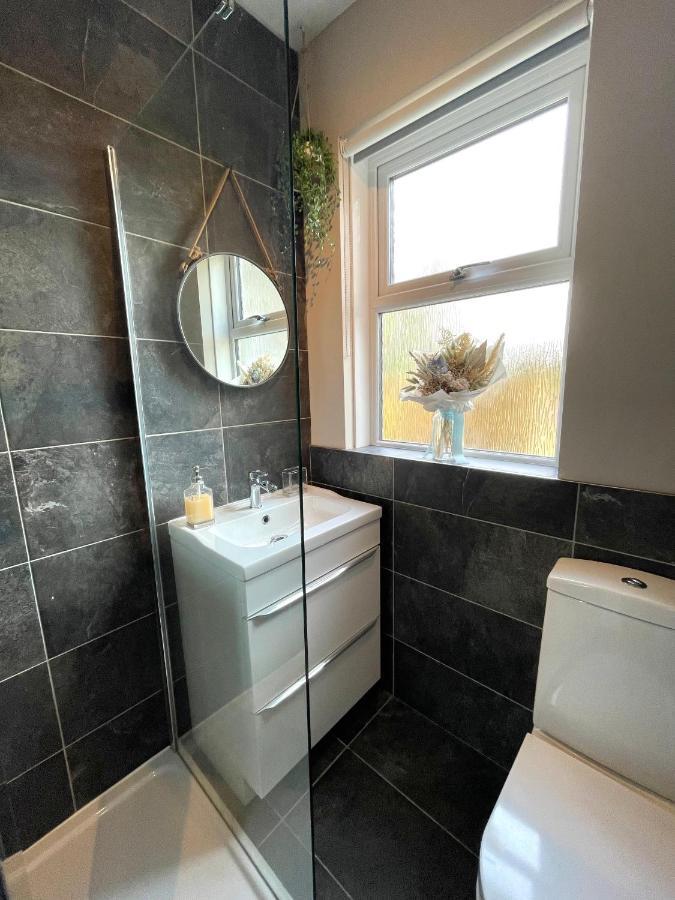 Stylish & Chic Central Apartment With Hot Tub パース エクステリア 写真