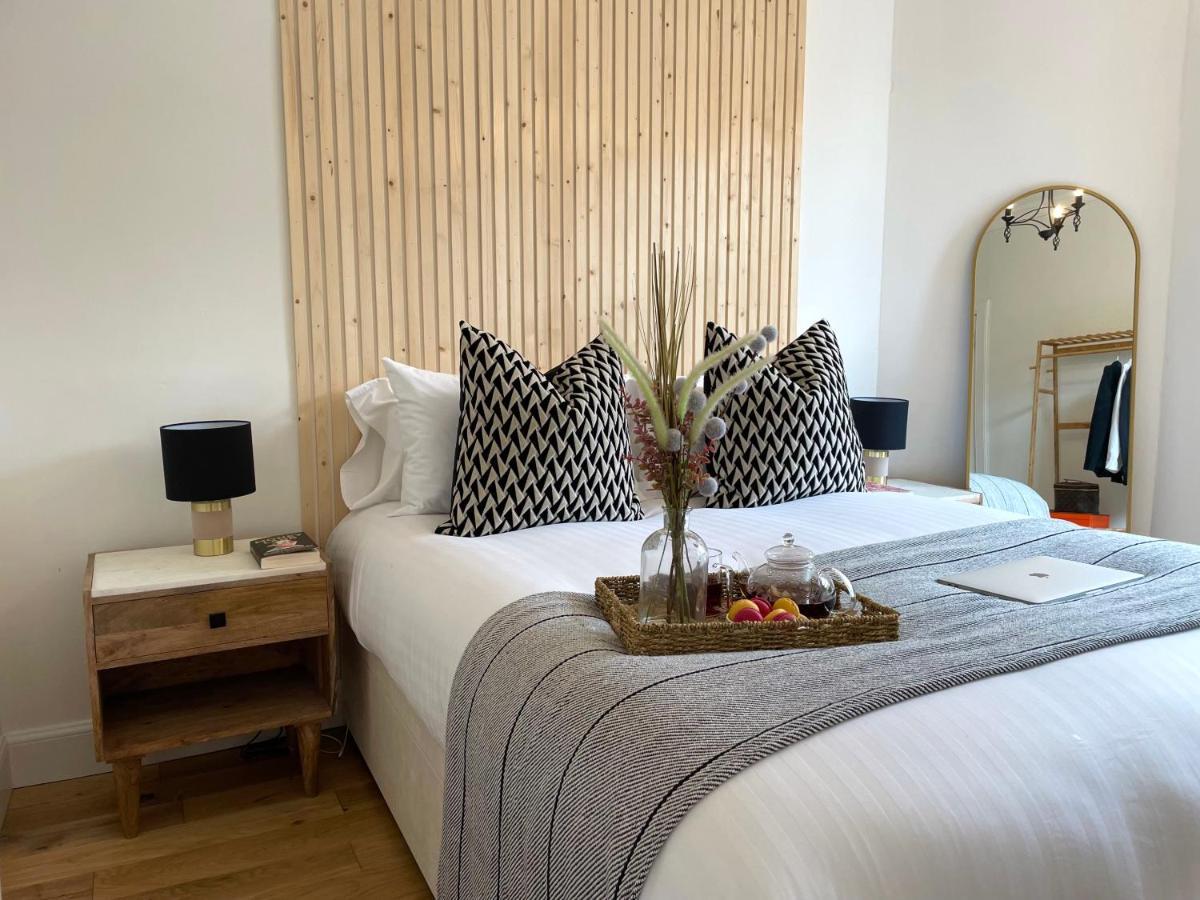 Stylish & Chic Central Apartment With Hot Tub パース エクステリア 写真