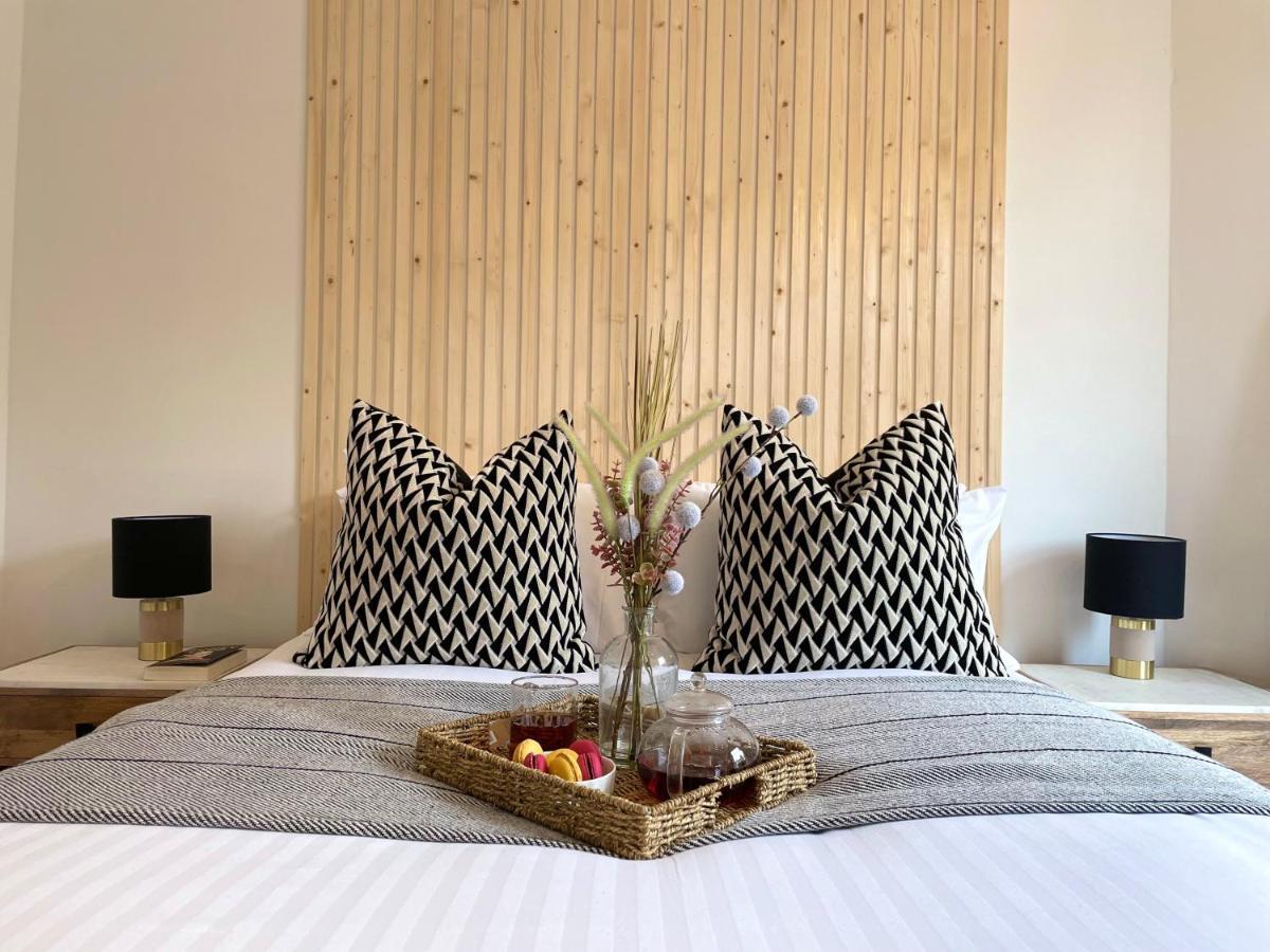 Stylish & Chic Central Apartment With Hot Tub パース エクステリア 写真