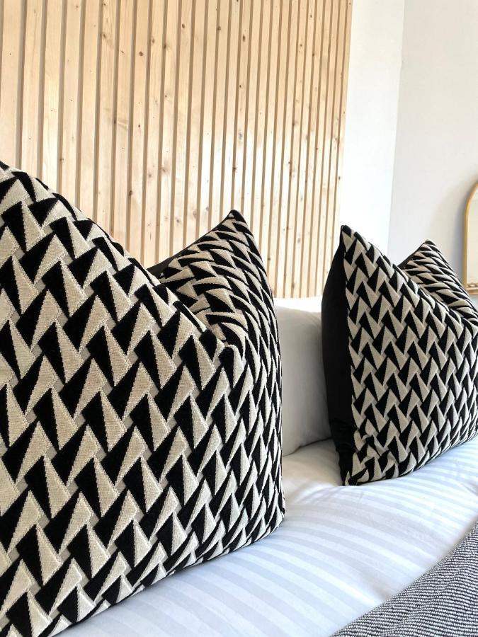 Stylish & Chic Central Apartment With Hot Tub パース エクステリア 写真