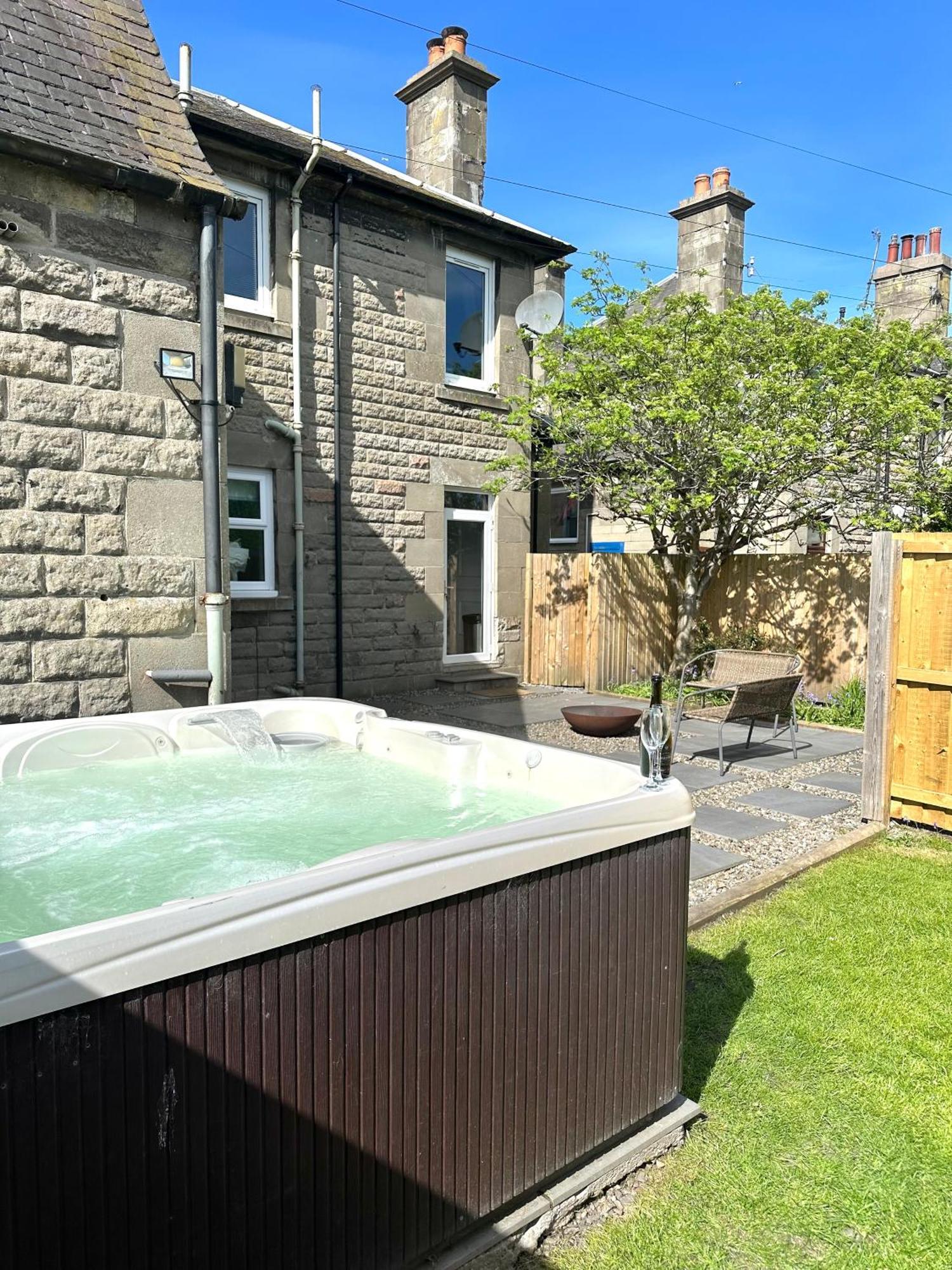 Stylish & Chic Central Apartment With Hot Tub パース エクステリア 写真